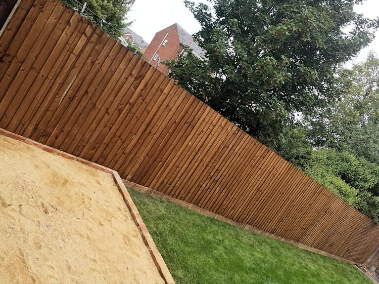 Pressure Painting Featheredge Fence